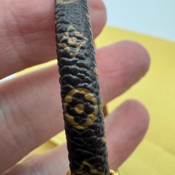 New Heart Charm Canvas-Leather Bracelet Gold Hardware Box &  Dust Bag Included - Picture 2 of 16